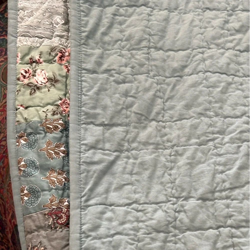 Lands End Ombré Quilt King Spread. Length 110”, width 90”. Reverse, solid green.